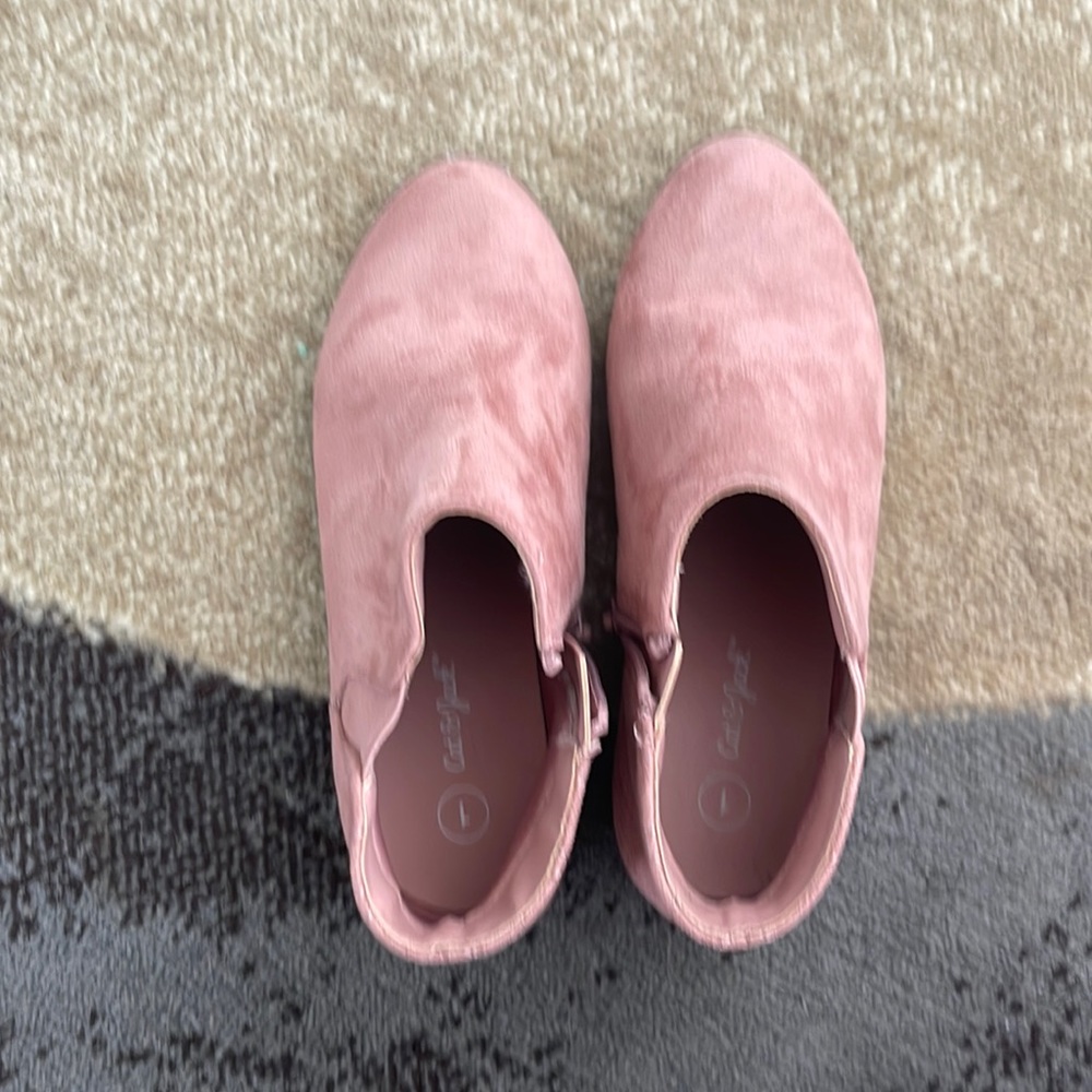 Little girl pink cat and jack boots